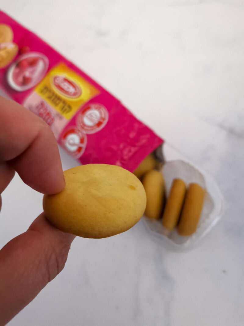 קרמוגית במילוי במבה אדומה