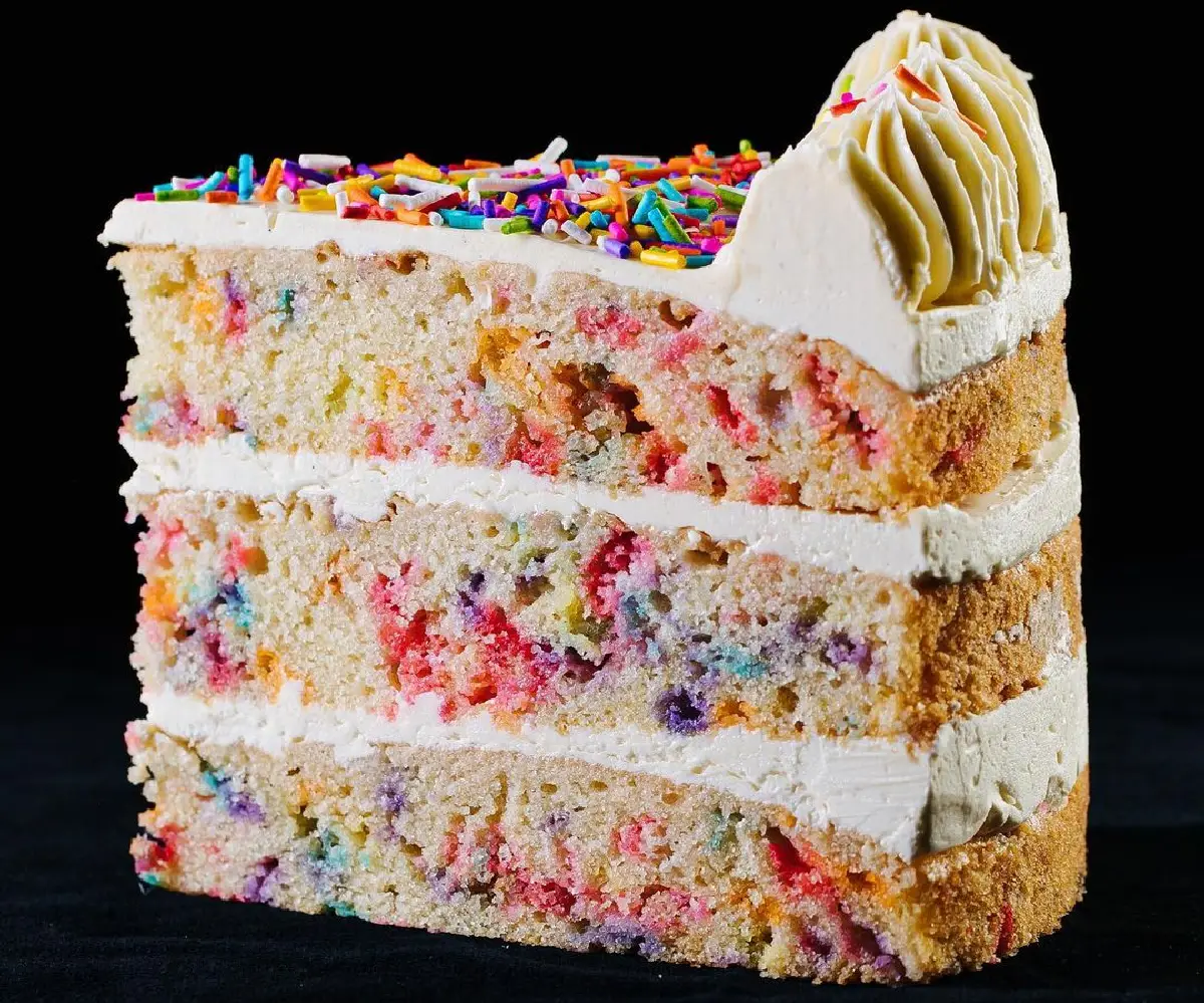 שף גיא גמזו משיק את מותג הקינוחים NUNUNU Cakes