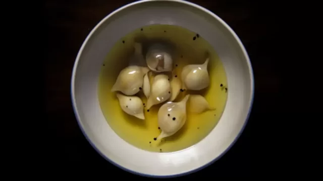 שום קונפי ביתי בשמן זית